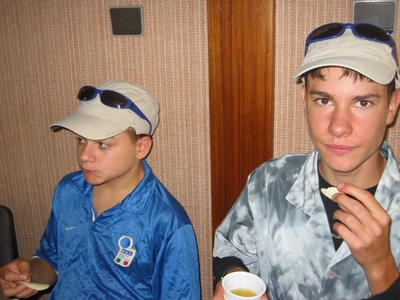 Adrien et Bernard pass.. Soci�t� - Education, Ecoles - 